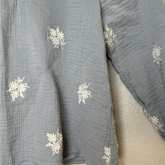Zara Girls Embroidered Blouse Gray White Floral Linen sz 5/6 - Picture 7 of 10